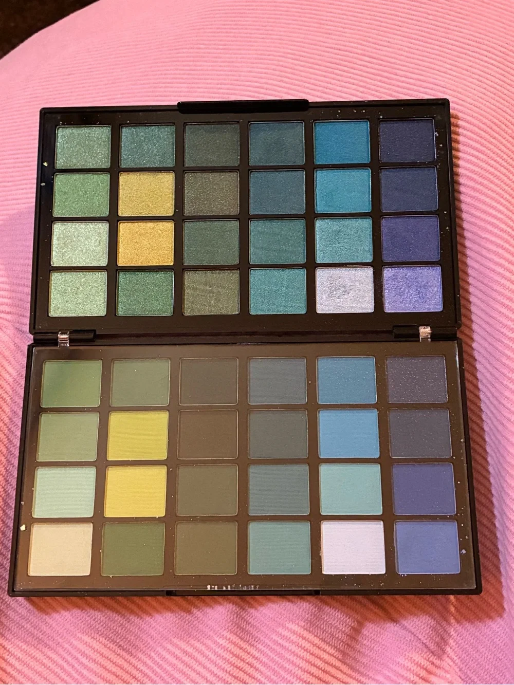Makeup Revolution colour book palette